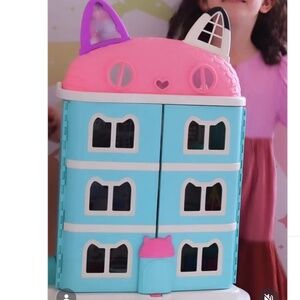 Gabby's Dollhouse, 25” tall , little girls play doll house , pink , few toys too